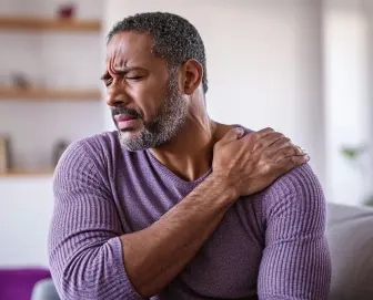 man-chest-pain-symptoms-1